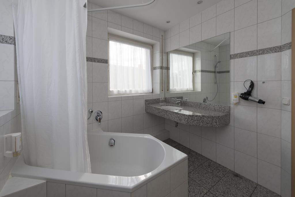 Hotel Gasthof Zum Storch Schlüsselfeld Eksteriør bilde